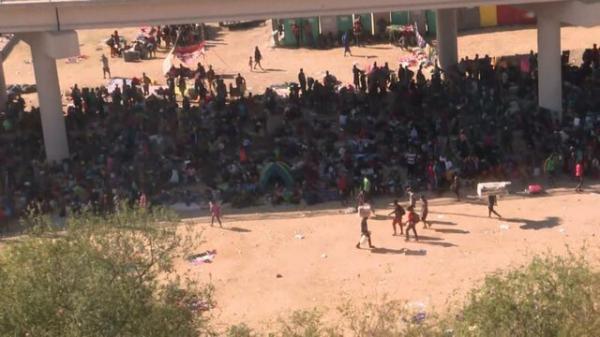 شوکه شدن کمیسیونر عالی پناهندگان سازمان ملل از نحوه برخورد با مهاجران در مرز آمریکا ، مکزیک
